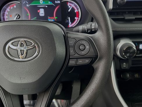 Used 2024 Toyota RAV4 XLE FWD image 20