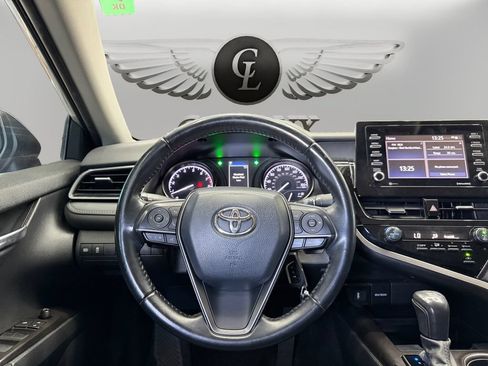 Used 2021 Toyota Camry SE FWD image 12