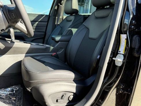 New 2025 Jeep Compass Latitude w/ Sun & Sound Group image 2