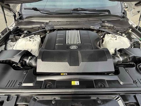 Used 2015 Land Rover Range Rover Sport SE image 29