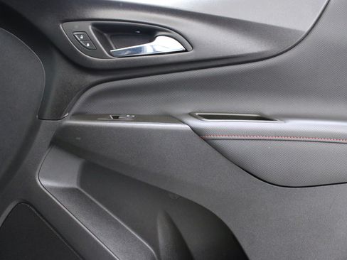 Used 2023 Chevrolet Equinox RS AWD/4WD image 28