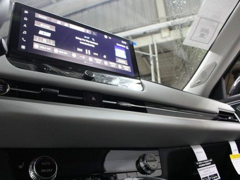 New 2025 Mitsubishi Outlander SE image 12