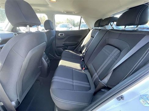 Certified 2025 Hyundai Venue SEL image 9