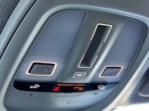 Used 2024 Volvo XC40 B5 Plus image 29