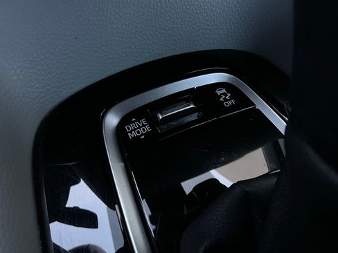 Used 2025 Toyota Corolla SE image 23