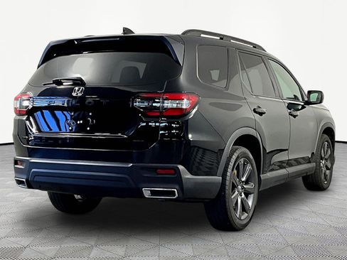 Used 2025 Honda Pilot Sport image 6