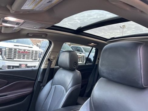 Used 2017 Buick Envision Essence image 26