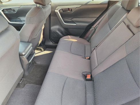 Used 2019 Toyota RAV4 LE FWD image 31