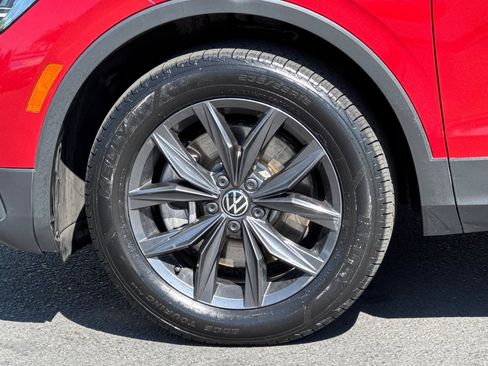 Used 2023 Volkswagen Tiguan SE image 32