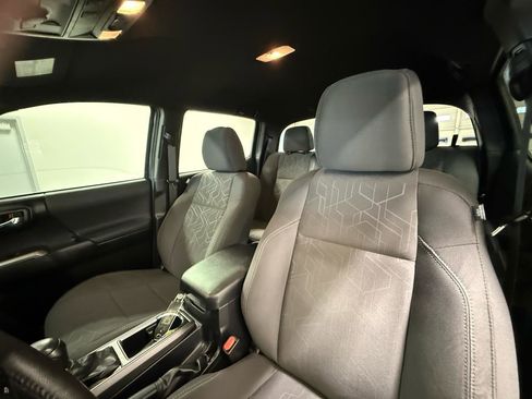 Used 2017 Toyota Tacoma TRD Off-Road w/ Tow Package (A/T) image 13