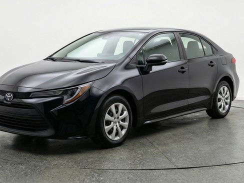 Used 2025 Toyota Corolla LE FWD image 3