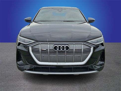 Used 2022 Audi e-tron Premium image 2