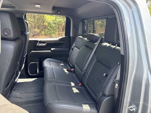 Used 2025 GMC Sierra 1500 SLT w/ SLT Premium Plus Package AWD/4WD image 19