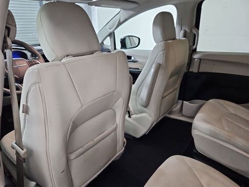 Used 2018 Chrysler Pacifica Touring Plus image 18