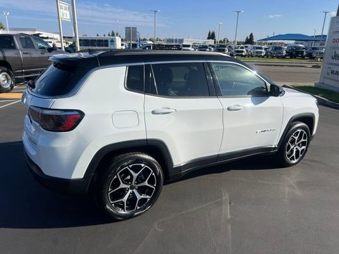 Used 2025 Jeep Compass Limited AWD/4WD image 11