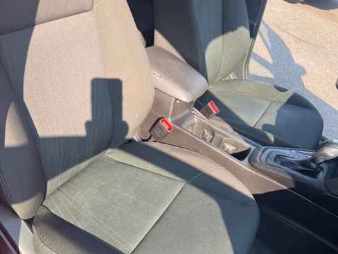 Used 2015 Ford Focus SE FWD image 14