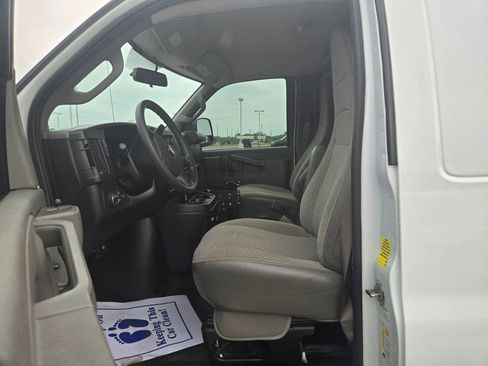Used 2021 Chevrolet Express 2500 RWD image 7