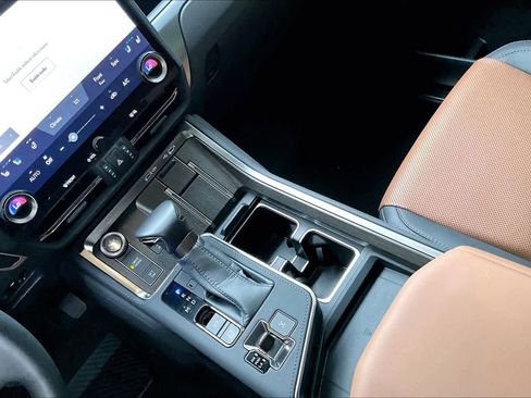 Used 2025 Lexus GX 550 w/ Accessory Package (2T) AWD/4WD image 17