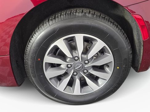 Used 2022 Chrysler Pacifica Limited w/ Uconnect Theater Family Group FWD image 13