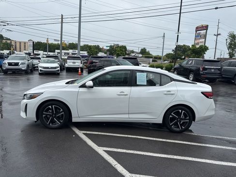 Used 2024 Nissan Sentra SV FWD image 4