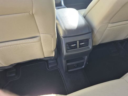 Used 2024 Ford Edge SE AWD/4WD image 9
