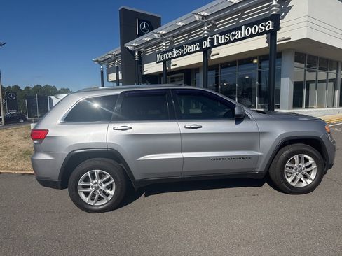 Used 2017 Jeep Grand Cherokee Laredo w/ Quick Order Package 2BE image 4