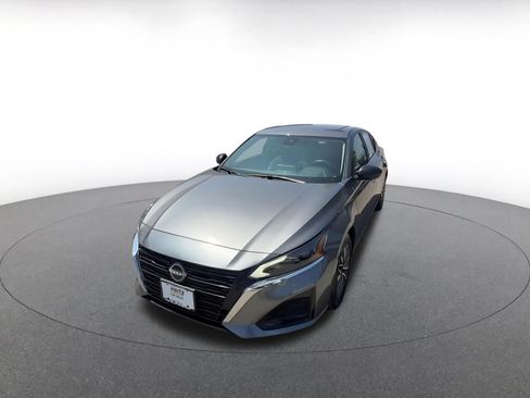 Used 2025 Nissan Altima 2.5 SV FWD image 7