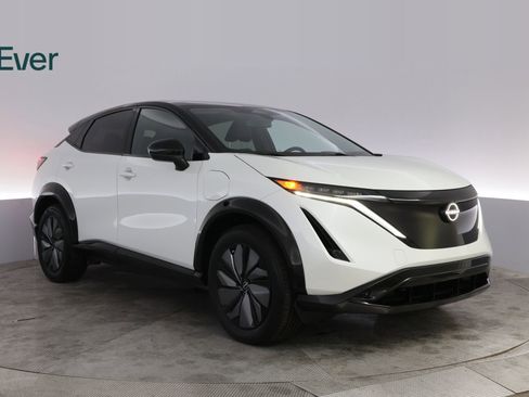 Used 2025 Nissan Ariya AWD image 13