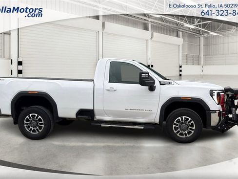 Used 2024 GMC Sierra 2500 SLE w/ SLE Convenience Package image 2