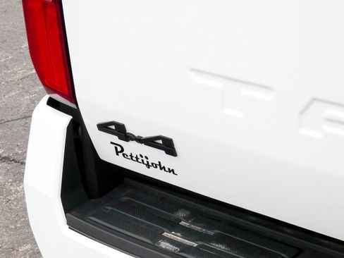 Used 2025 Toyota Tacoma TRD Off-Road image 36