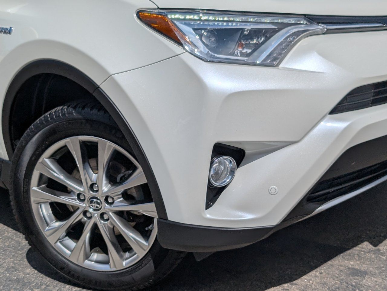 Used 2016 Toyota RAV4 Limited w/ Advanced Technology Package AWD/4WD image 10