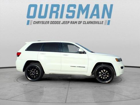 Certified 2021 Jeep Grand Cherokee Laredo X image 2