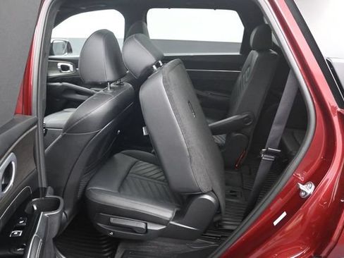 Used 2025 Kia Sorento SX Prestige AWD/4WD image 32