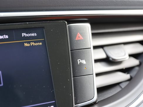 Used 2020 Buick Enclave Essence image 28