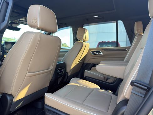 Used 2023 Chevrolet Tahoe Premier AWD/4WD image 14