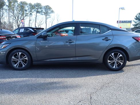 Used 2022 Nissan Sentra SV image 2