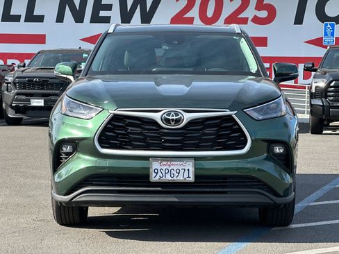 Used 2025 Toyota Highlander XLE image 7