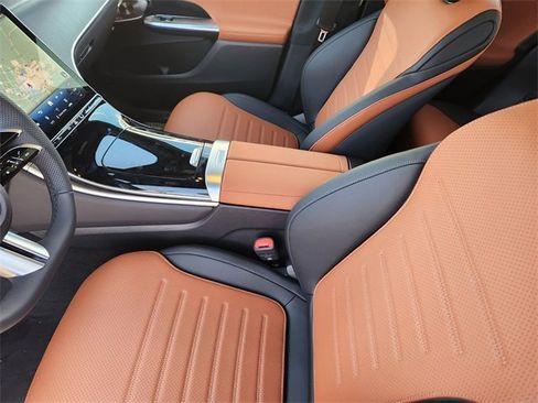 New 2025 Mercedes-Benz GLC 300 4MATIC image 8