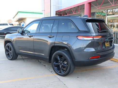 Used 2023 Jeep Grand Cherokee Altitude image 6