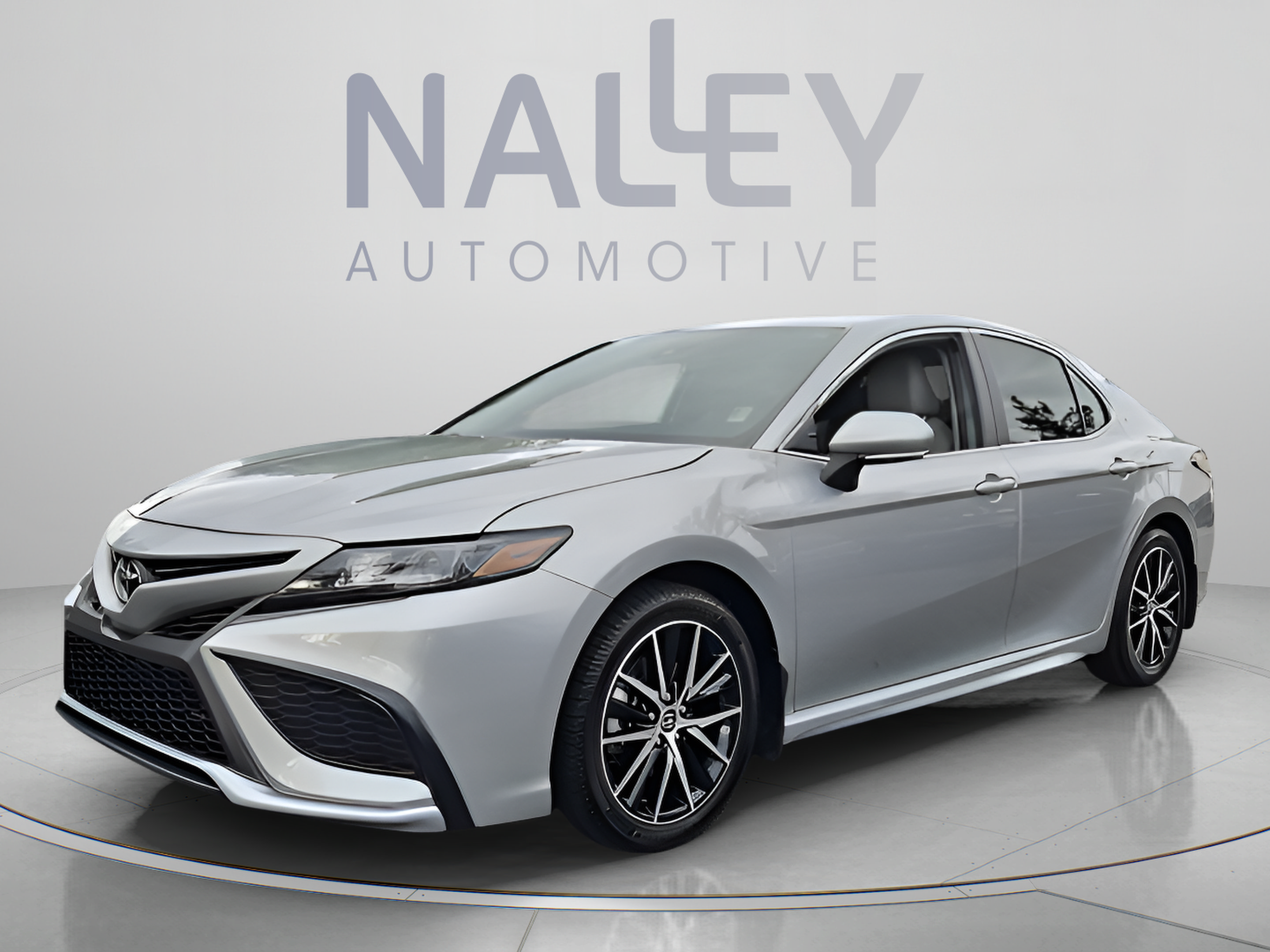 Used 2024 Toyota Camry SE AWD/4WD image 1