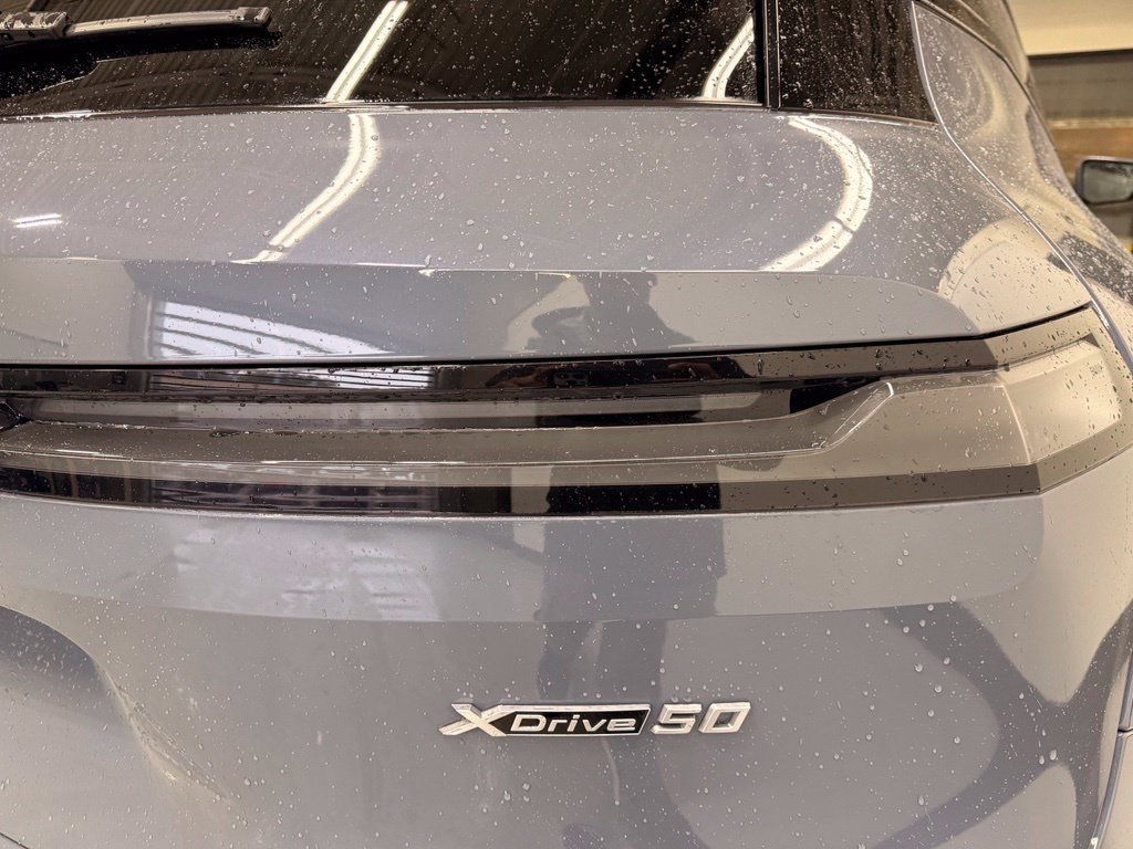 Used 2024 BMW iX xDrive50 w/ Sport Package AWD/4WD image 5