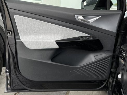 New 2025 Volkswagen ID.4 Pro image 9