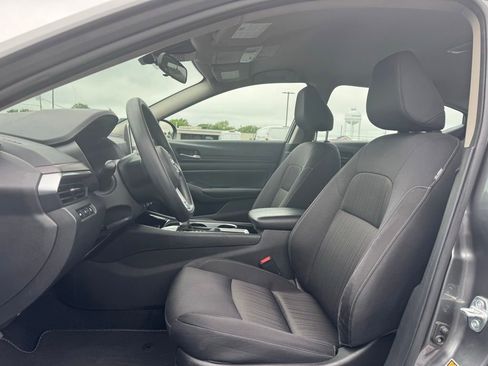 Used 2024 Nissan Altima 2.5 SV FWD image 5
