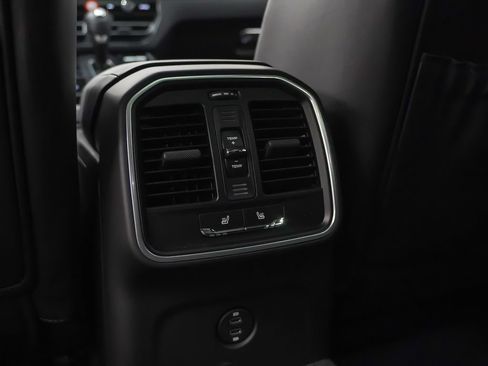 Certified 2026 Porsche Macan AWD/4WD image 17
