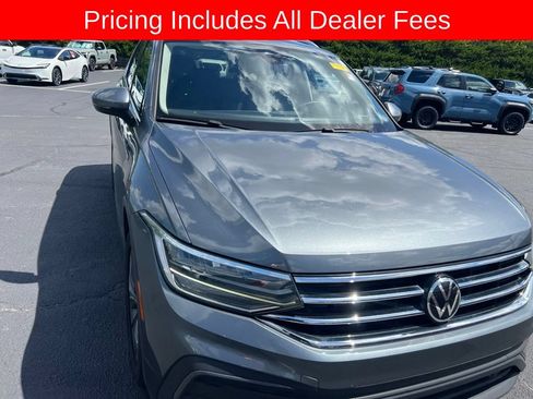 Used 2023 Volkswagen Tiguan SE FWD image 11