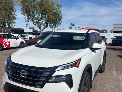 Used 2025 Nissan Rogue SV image 12