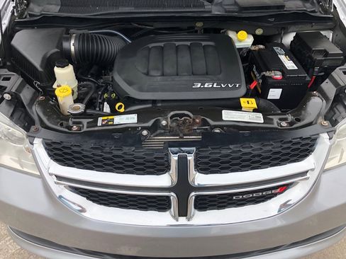 Used 2014 Dodge Grand Caravan SXT FWD image 19