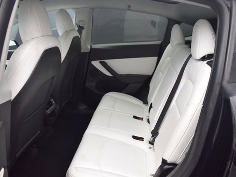 Used 2021 Tesla Model Y Long Range AWD/4WD image 11