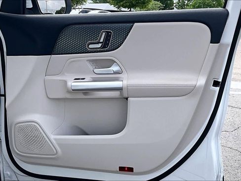 Certified 2025 Mercedes-Benz GLA 250 image 23