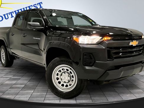 Used 2023 Chevrolet Colorado W/T image 3